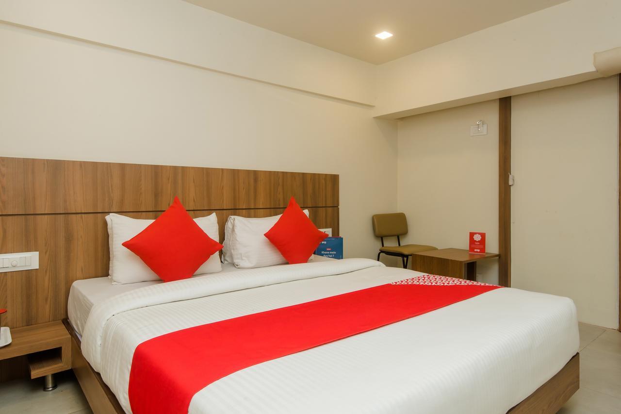 Oyo 13857 Hotel Imperial Umele エクステリア 写真