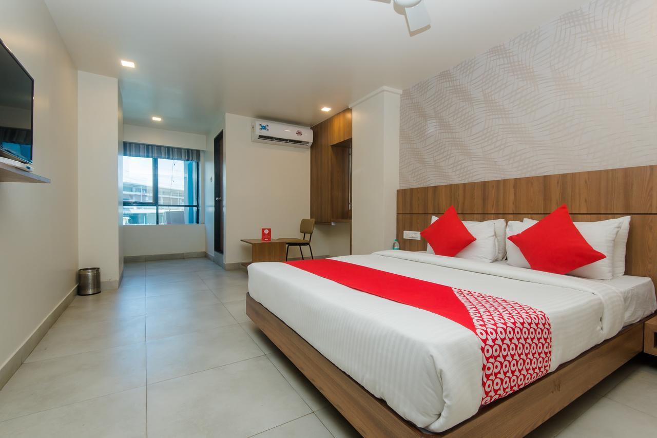 Oyo 13857 Hotel Imperial Umele エクステリア 写真