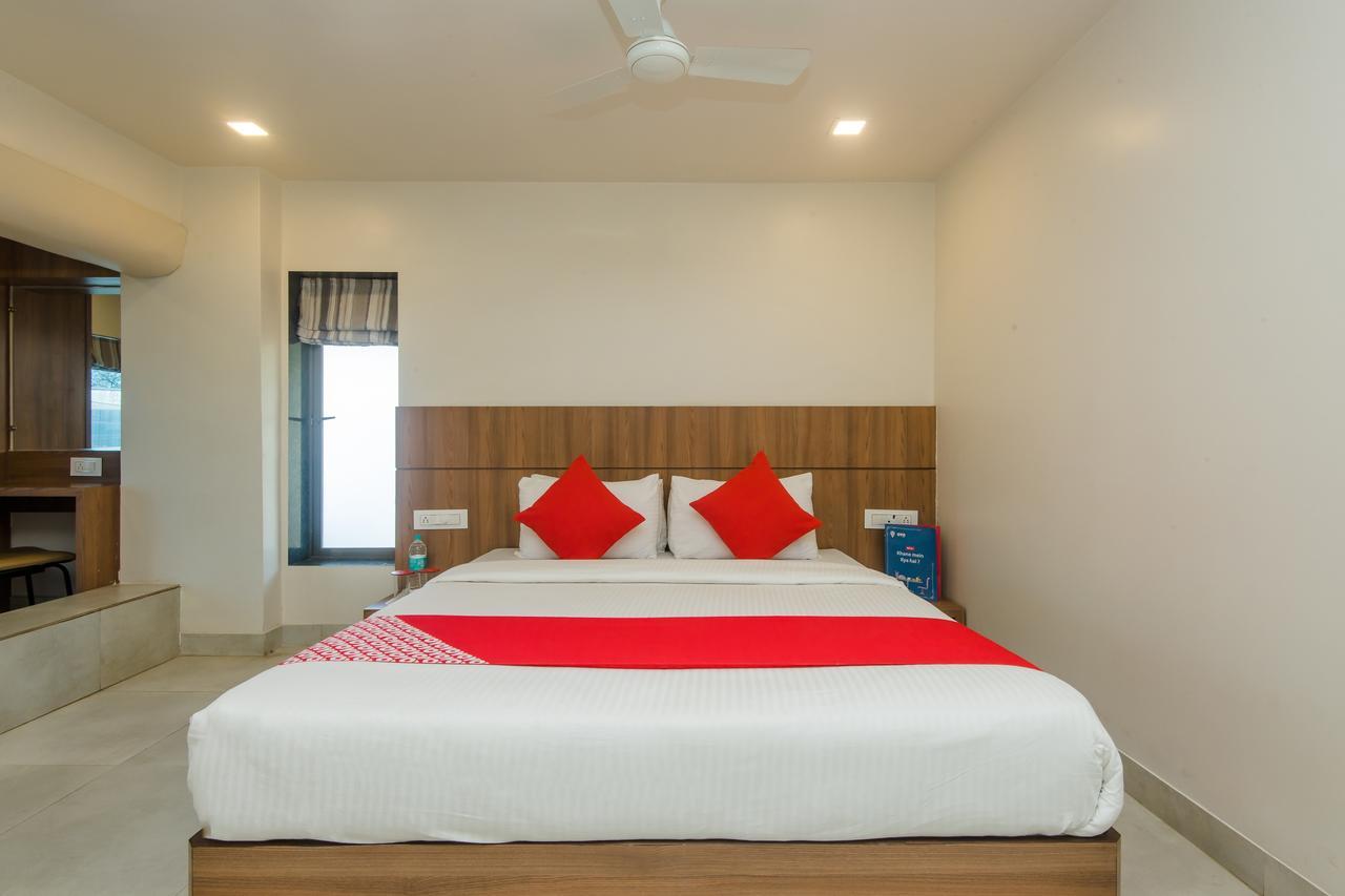 Oyo 13857 Hotel Imperial Umele エクステリア 写真