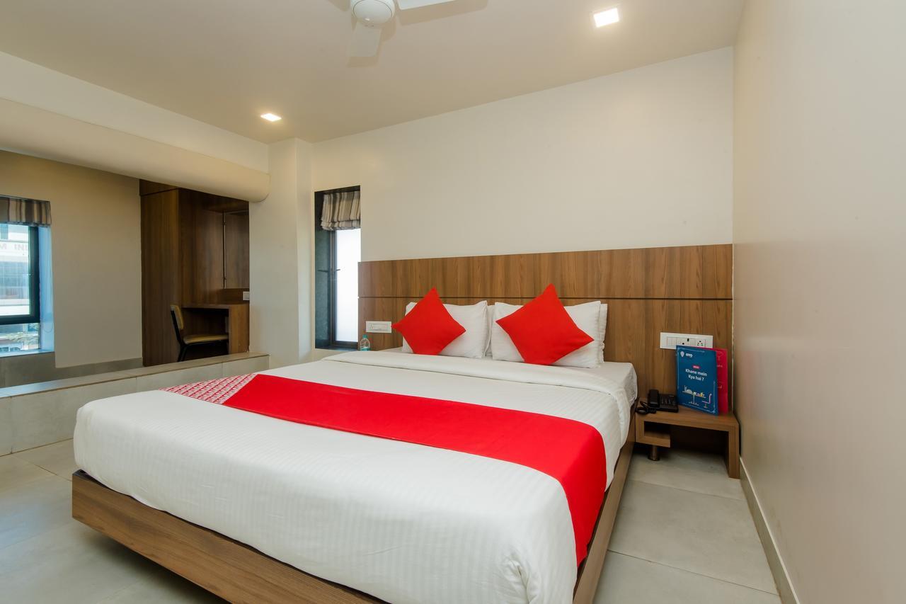 Oyo 13857 Hotel Imperial Umele エクステリア 写真