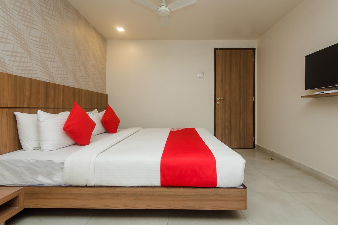 Oyo 13857 Hotel Imperial Umele エクステリア 写真