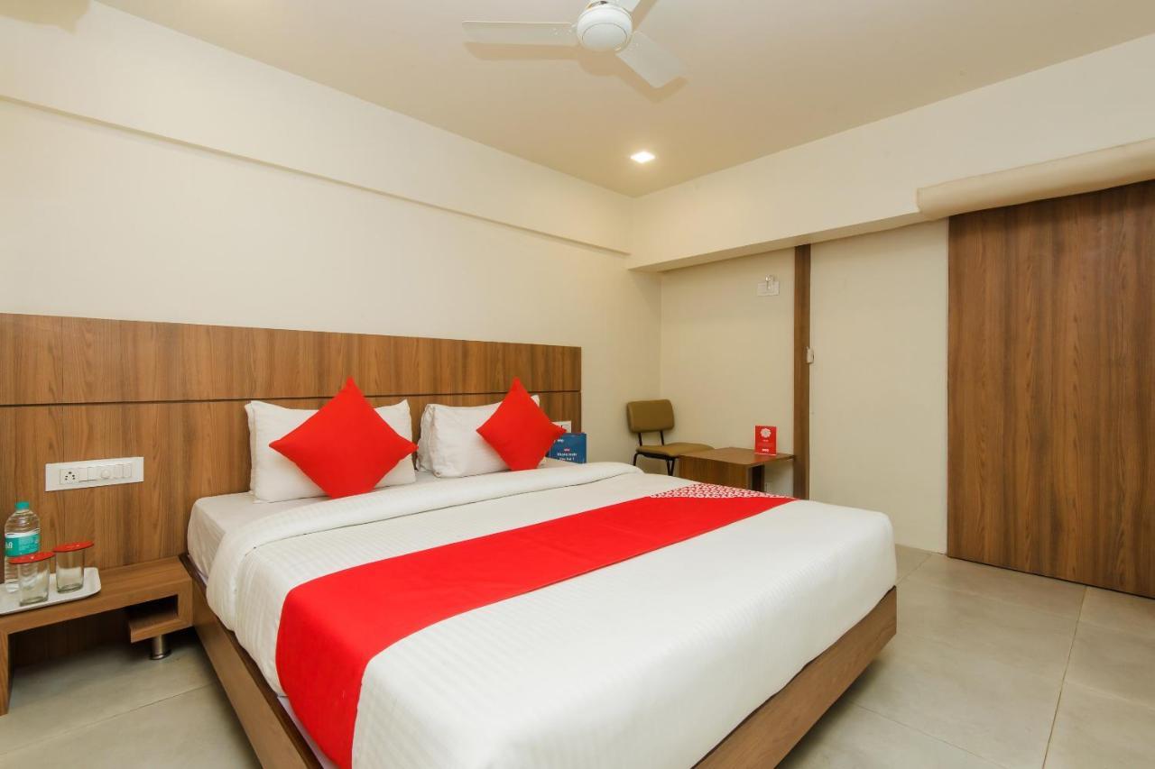 Oyo 13857 Hotel Imperial Umele エクステリア 写真
